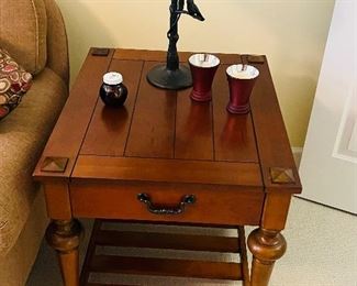 Chateau de Vin end table