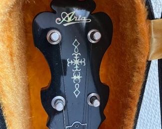 Aria banjo with case