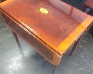 Hekman starburst end table BEAUTIFUL!!!