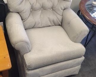 confortable upholstered chair