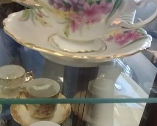 tea cups and saucers