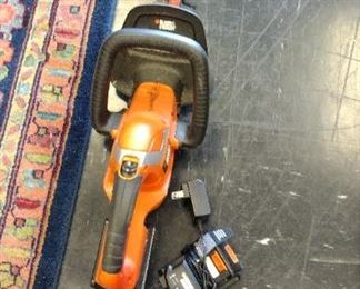 Worx hedge clipper with battery