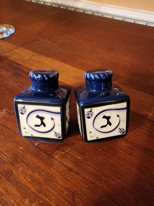 Dreidal Salt and pepper