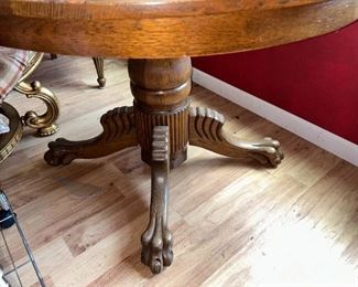 ANTIQUE OAK TABLE