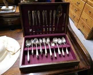 silverware set