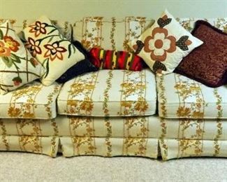 Benchcraft Of Hickory Upholstered 3-Cushion Sofa With Throw Pillows, 30" x 85" x 34"