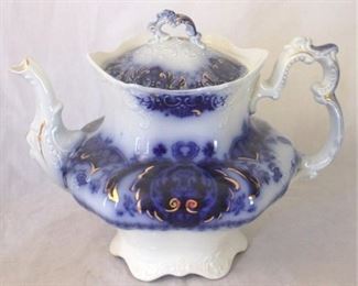 50 - Signed English flow blue teapot - 8 x 9
