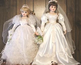 160 - 2 piece lot of bridal dolls
