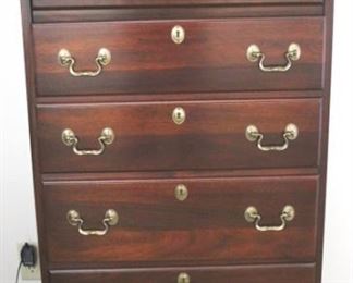 199 - Link-Taylor lingerie Chest 24x15x56
