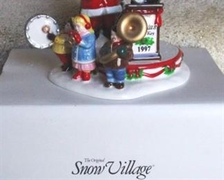 221 - Dept 56 Santa comes to town 1997 in box
