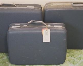 257 - 3 pc Vintage Luggage Set
