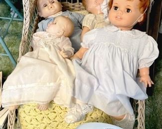 322 - Wicker Bassinet with vintage dolls 20.5 x 28.5 x 16
