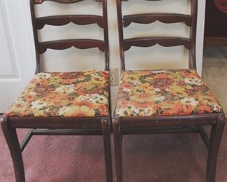 366 - Pair of Vintage Pineapple Carved Chairs 52x15x20
