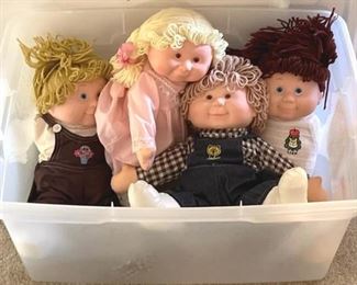 367 - Plastic Tote w/ Cabbage Patch Dolls
