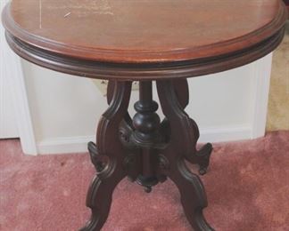 375 - Oval Walnut Victorian Parlor Table 29x23.5x29
