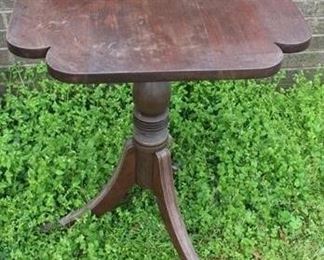 405 - Mahogany Duncan Phyfe end table - 29 x 22 x 22
