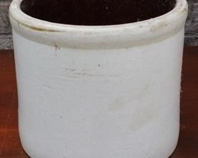 422 - 7" Stoneware crock
