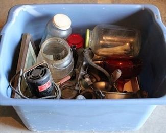 437 - Tote with assorted items
