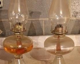 459 - 2 Vintage oil lamps - 18.5"
