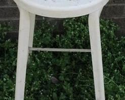 470 - Metal stool - 24 x 10 x 10
