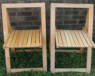 474 - Pair wood folding chairs - 28 x 18.25 x 18
