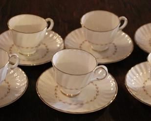 488 - Set of 6 Royal Doulton cups & saucers
