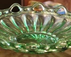 492 - Vintage green open lace edge bowl - 11.5"
