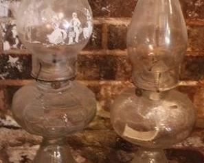 493 - 2 Vintage oil lamps - 18"

