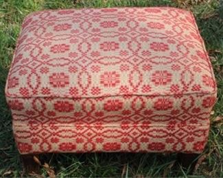 520 - Vintage ottoman - 15 x 21 x 18
