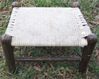 521 - Primitive stool - 10 x 14.5 x 11.5
