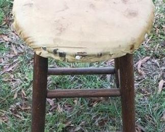 522 - Old stool - 19 x 13.5
