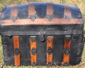 530 - Vintage dome top trunk - 24 x 30 x 18
