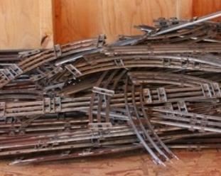 533 - Assorted vintage metal train tracks
