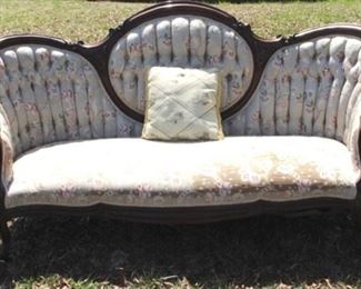 550 - Victorian walnut cameo back tufted sofa 37.5 x 74 x 22
