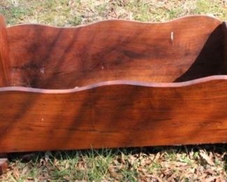 557 - Baby cradle - 16.5 x 30 x 16
