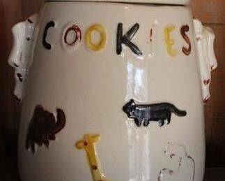 562 - Vintage cookie jar - 9"
