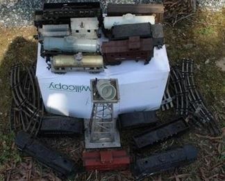 569 - Vintage Lionel train set w/ tracks & etc
