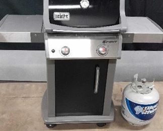 06 Webber Gas Grill with Returnable Propane Tank