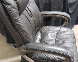 Rolling Office Chair Leather Plus Travel for the Golfer or Skier
