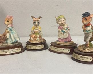 https://www.ebay.com/str/agesagoestatesales IR6055 The Leonardo Collection 4 Little Nook Village Characters