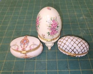 https://www.ebay.com/str/agesagoestatesales IR9120 Lot of 3 Liette Formalities by Baum Porcelain Jewelry Pill Trinket Box