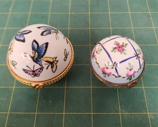 https://www.ebay.com/str/agesagoestatesales IR9124 Jewelry, Pill, Trinket Egg Shaped Box with Clasps Made in China