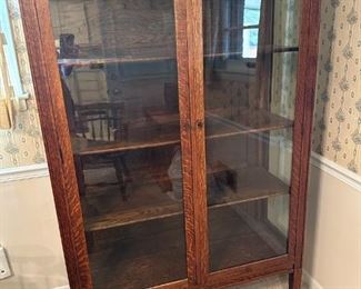 002 Atq Oak China Cabinet