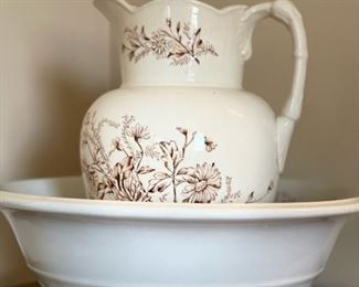 Atq Wash Basin w Pitcher