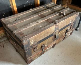 Vtg Trunk