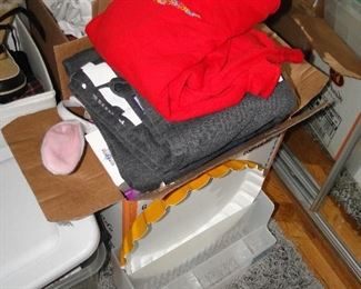 Lots of womens and some men's clothes