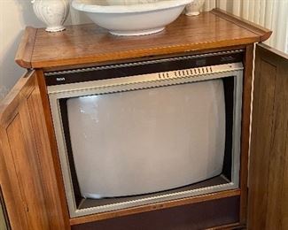 RCA Colortrak 2000 in Original Console