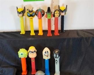 HIM019 Pez Containers Lot 5  Superheroes