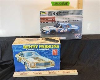 JUR038 Parts Sealed AMT And Revell Racing Cars Benny Parsons And Terry Labonte