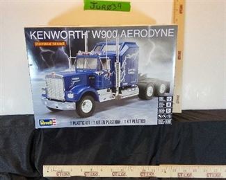 JUR039 Parts Sealed In Original Box Revell Kenworth W900 Aerodyne